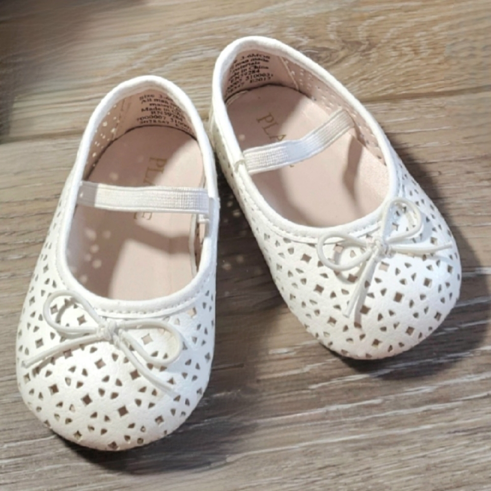 The Children's Place White Kids Faux Leather Ballet Flats Size 3-6M
